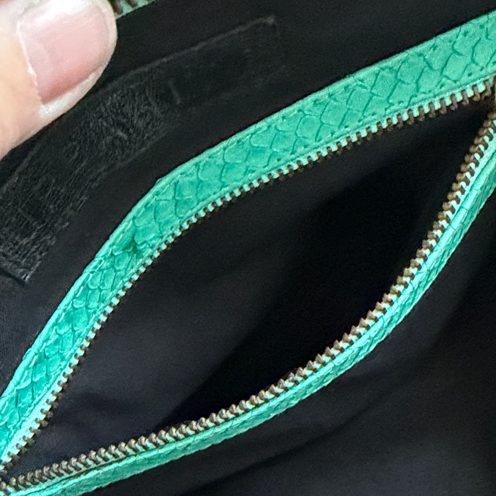 URBANT Leather Turquoise/GREEN Oversized Wristlet/ Clutch. - Picture 7 of 10